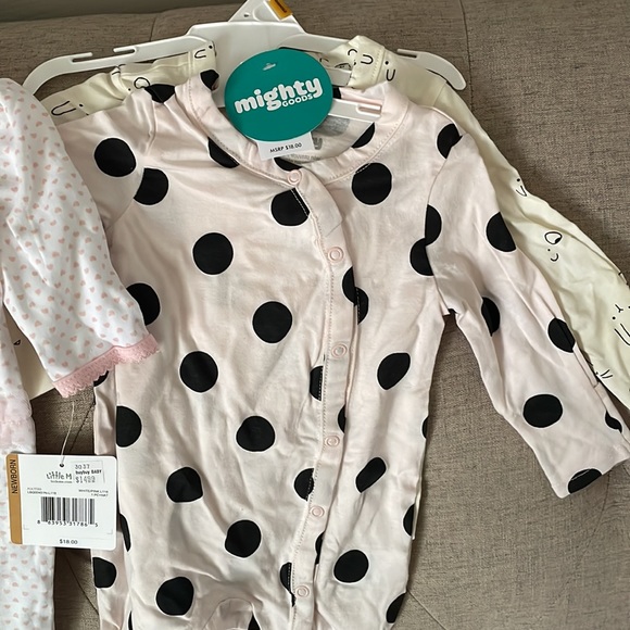 5 new with tags newborn outfits - Picture 2 of 4